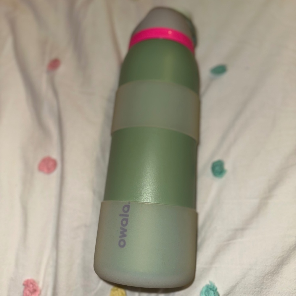 40 oz Owala water bottle